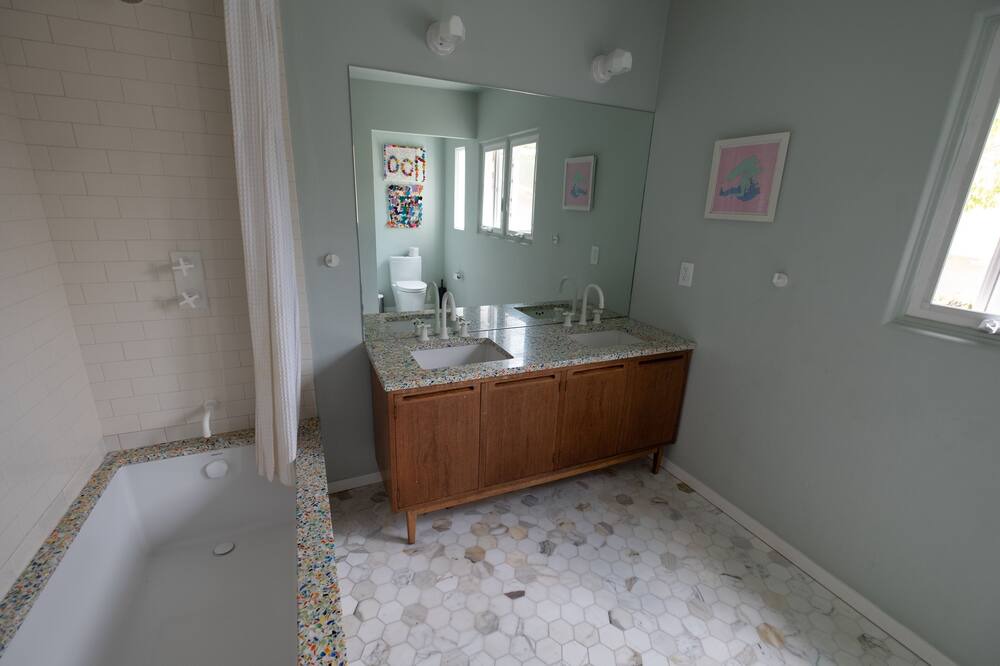 Photo of Bathroom in Los Feliz