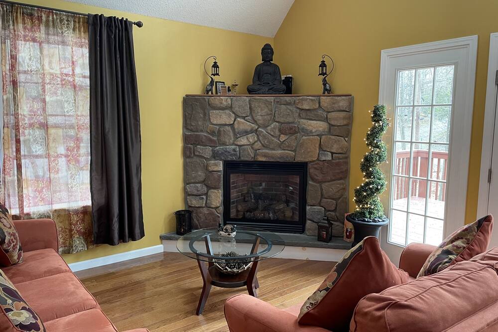 Photo of Livingroom in Wallenpaupauk Lake Estates