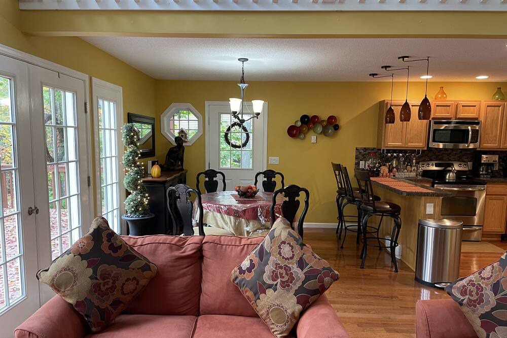 Photo of Livingroom in Wallenpaupauk Lake Estates