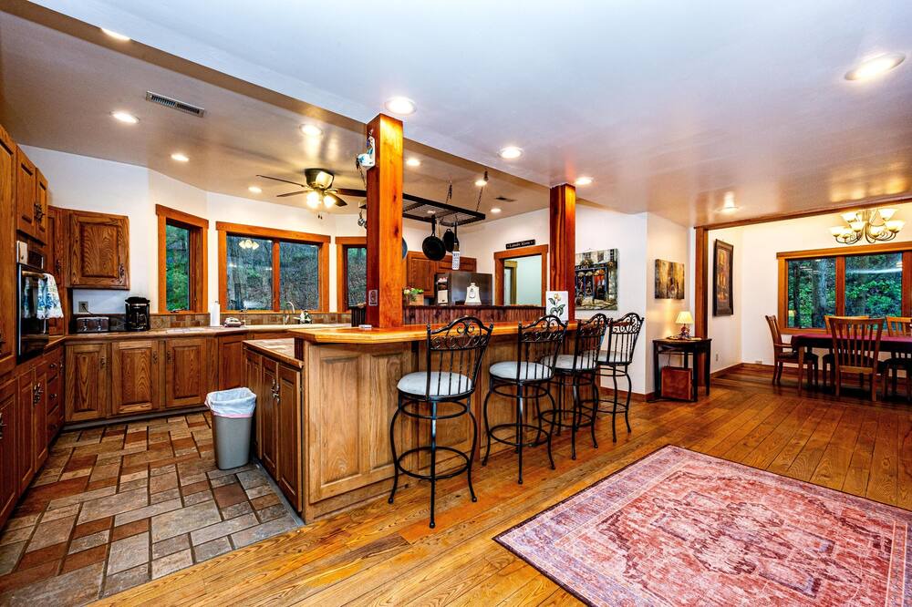 Photo of Kitchen in Gnaw Bone