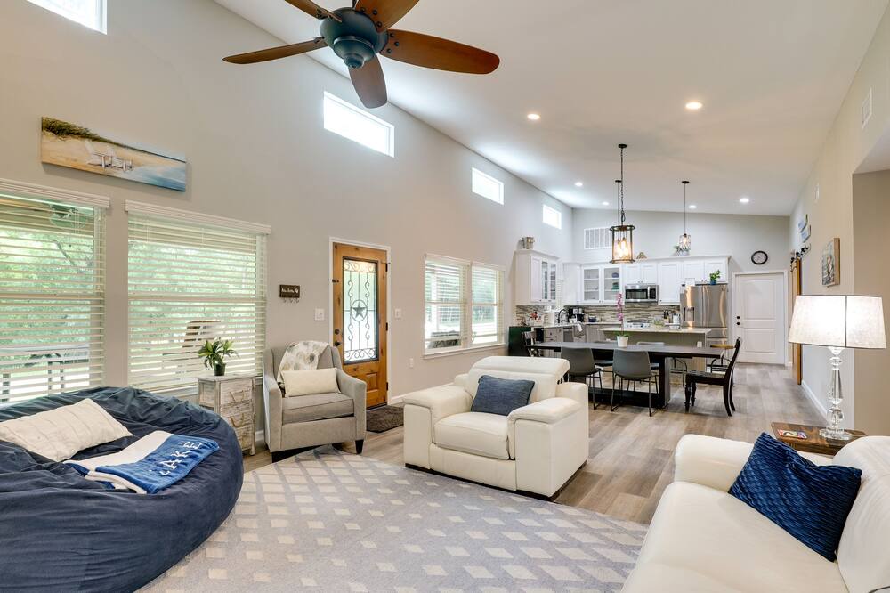Photo of Livingroom in Cape Royale