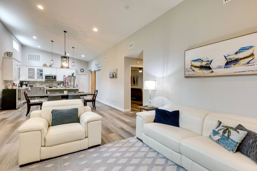 Photo of Livingroom in Cape Royale