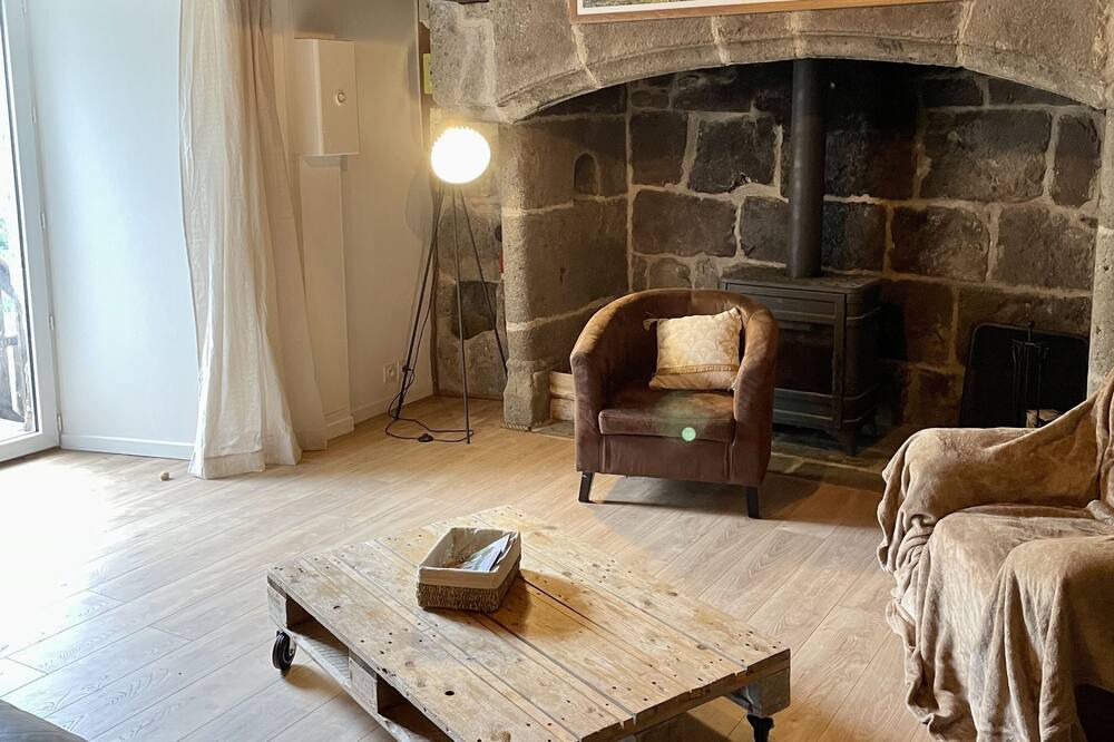 Photo of Livingroom in Saint-Projet-de-Salers