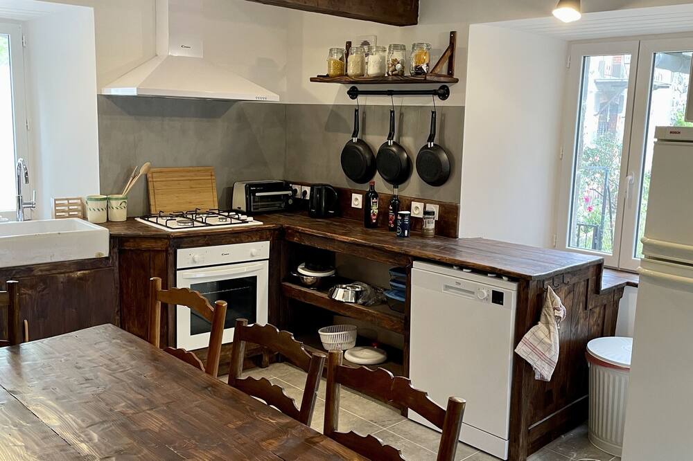 Photo of Kitchen in Saint-Projet-de-Salers