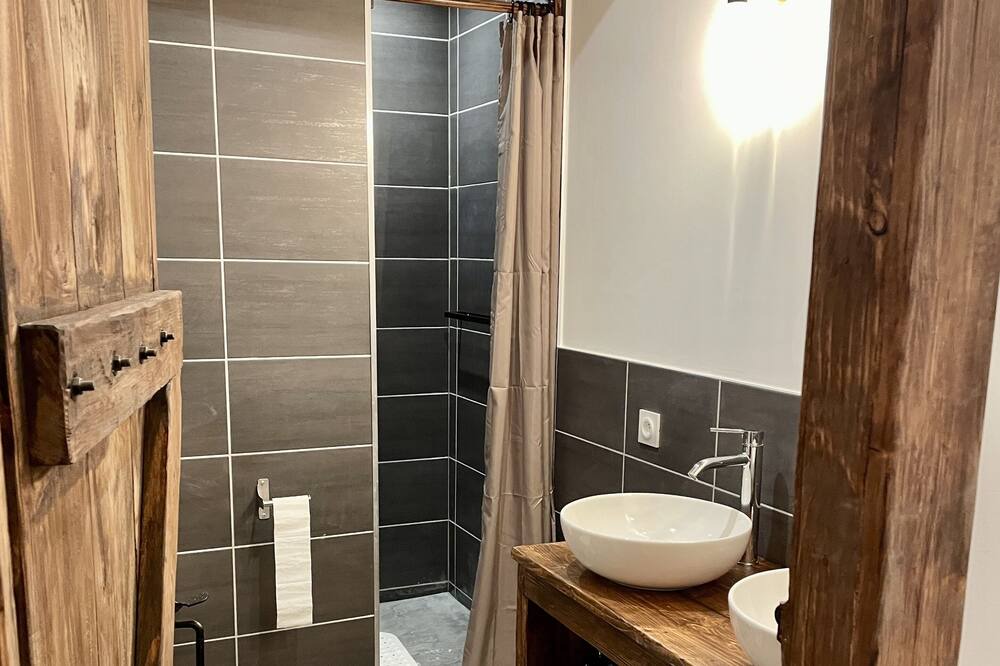 Photo of Bathroom in Saint-Projet-de-Salers