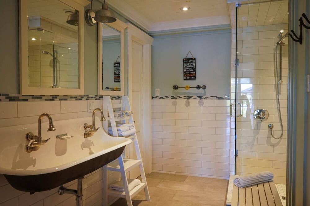 Photo of Bathroom in Georgian Bay