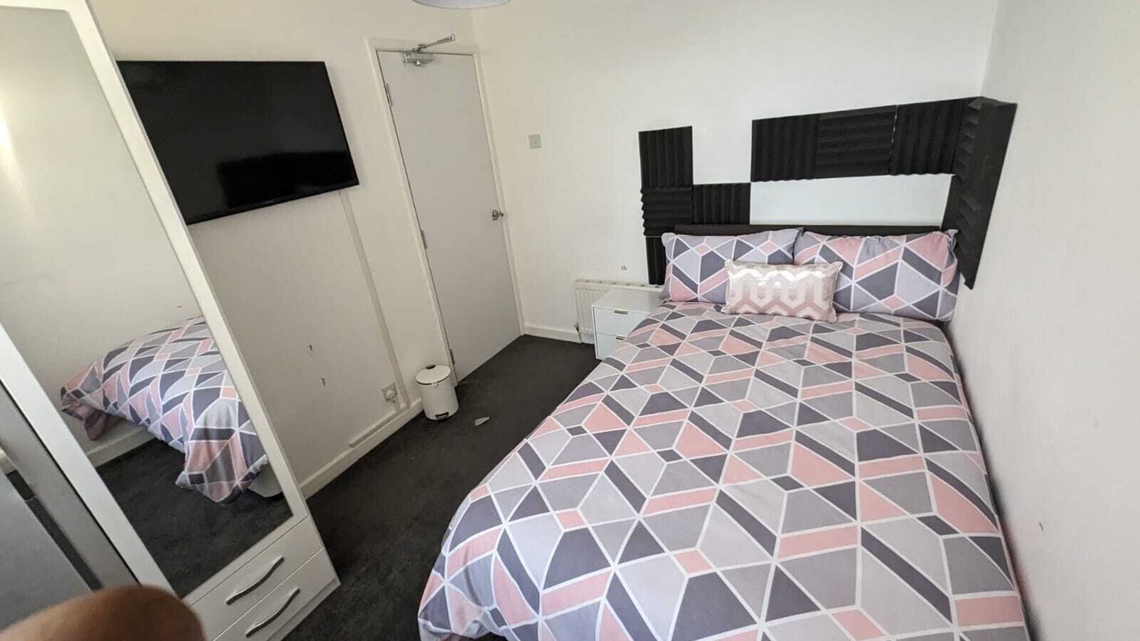 Photo of Bedroom in Leigh