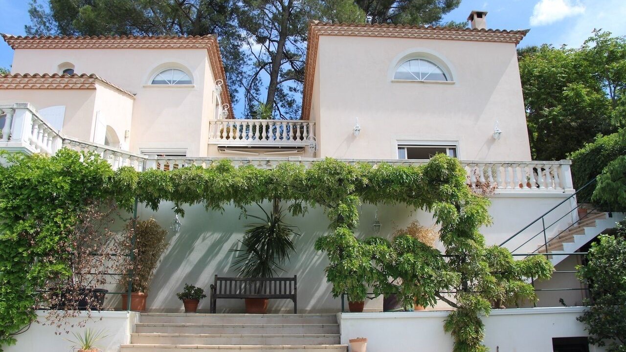 Photo of Buildings in Villevieille