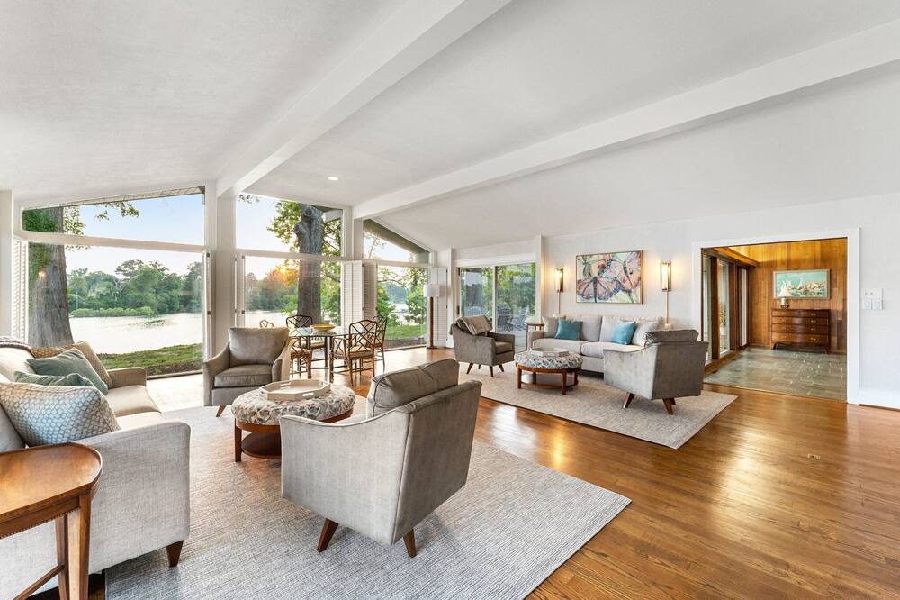 Photo of Livingroom in Irvington