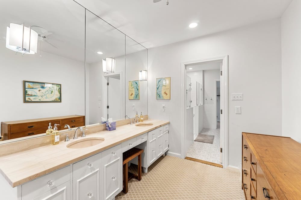 Photo of Bathroom in Irvington
