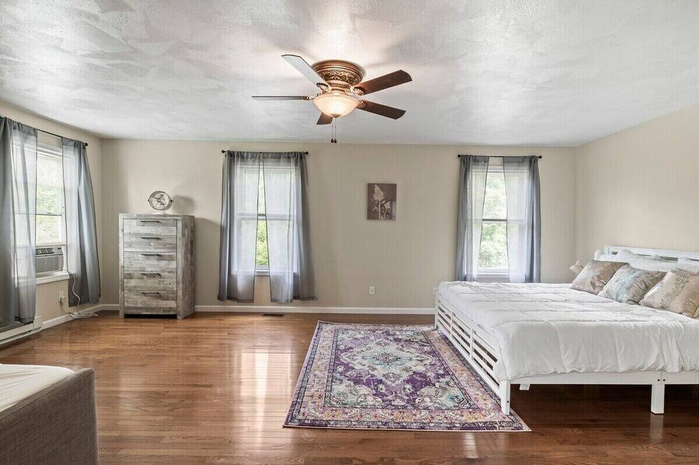 Photo of Bedroom in Lansing