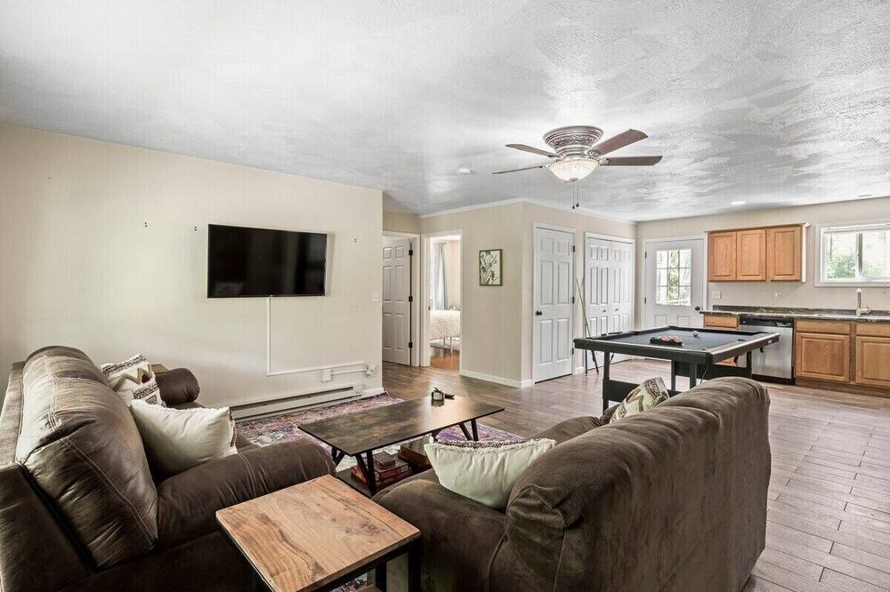 Photo of Livingroom in Lansing