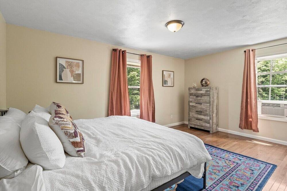 Photo of Bedroom in Lansing