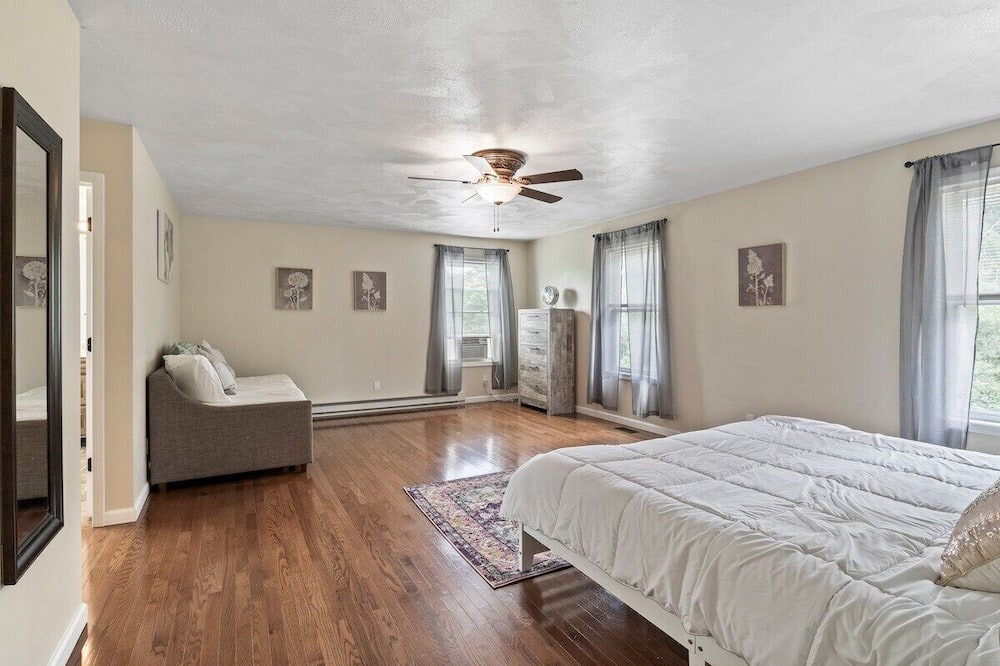 Photo of Bedroom in Lansing