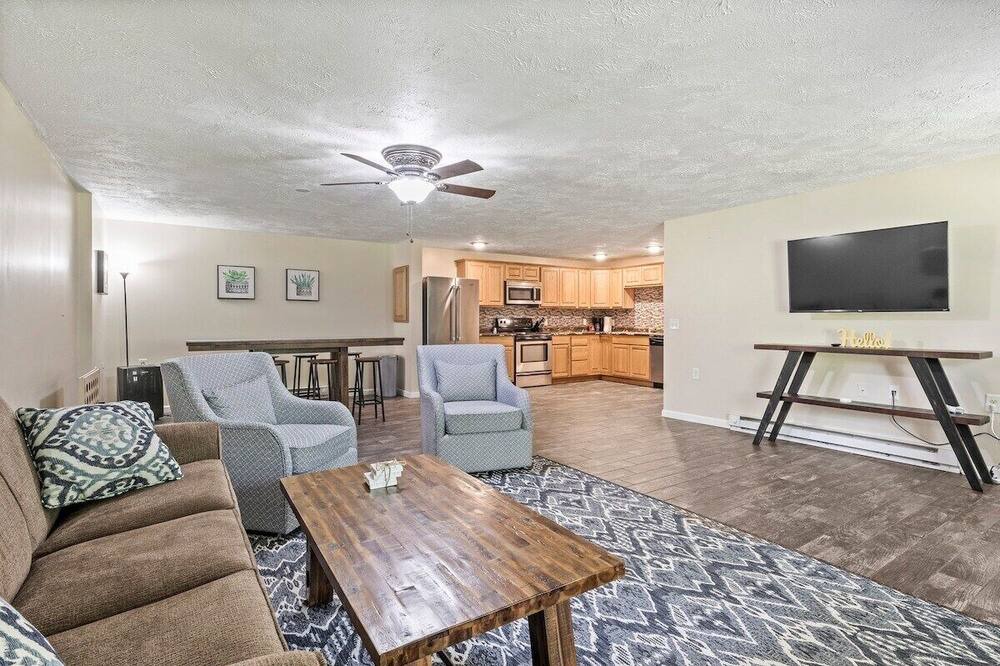 Photo of Livingroom in Lansing