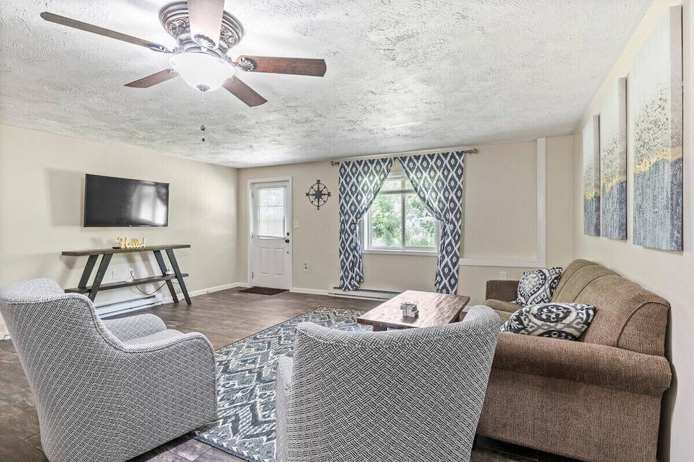 Photo of Livingroom in Lansing