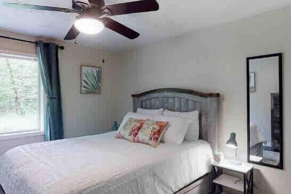 Photo of Bedroom in Lansing