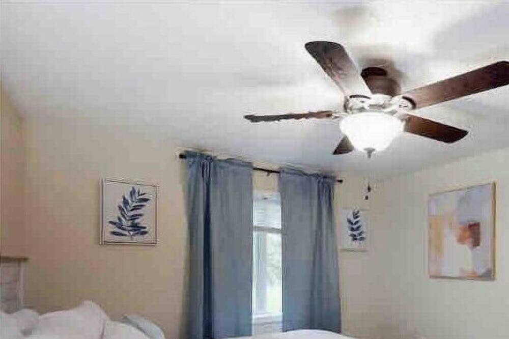 Photo of Bedroom in Lansing
