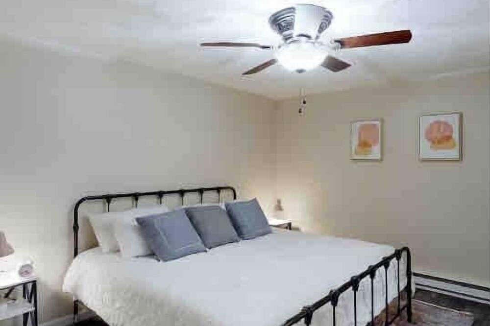 Photo of Bedroom in Lansing