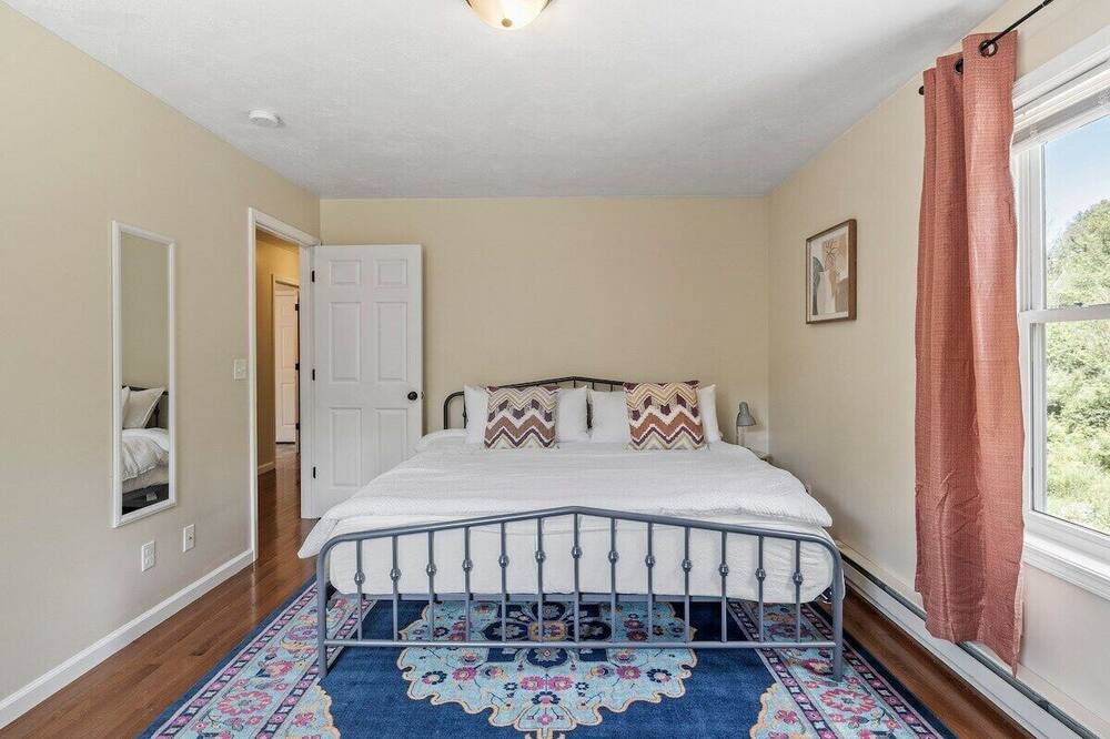 Photo of Bedroom in Lansing