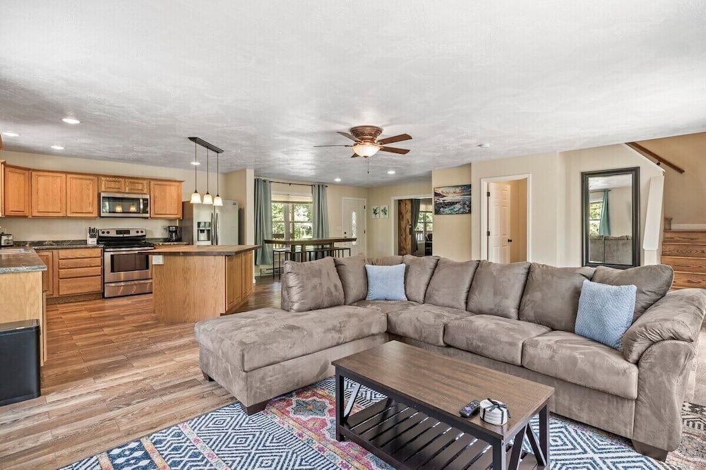 Photo of Livingroom in Lansing