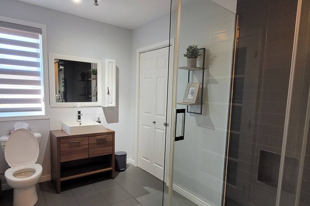 Photo of Bathroom in Disraeli
