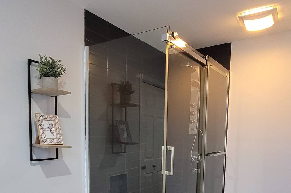 Photo of Bathroom in Disraeli