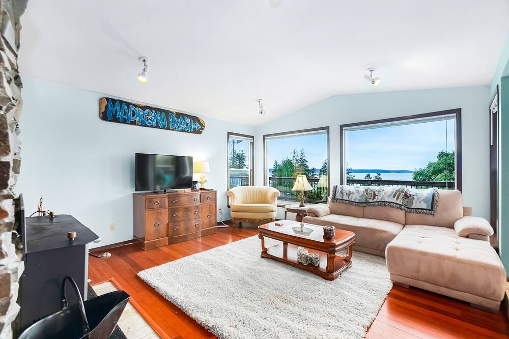 Photo of Livingroom in Camano Island