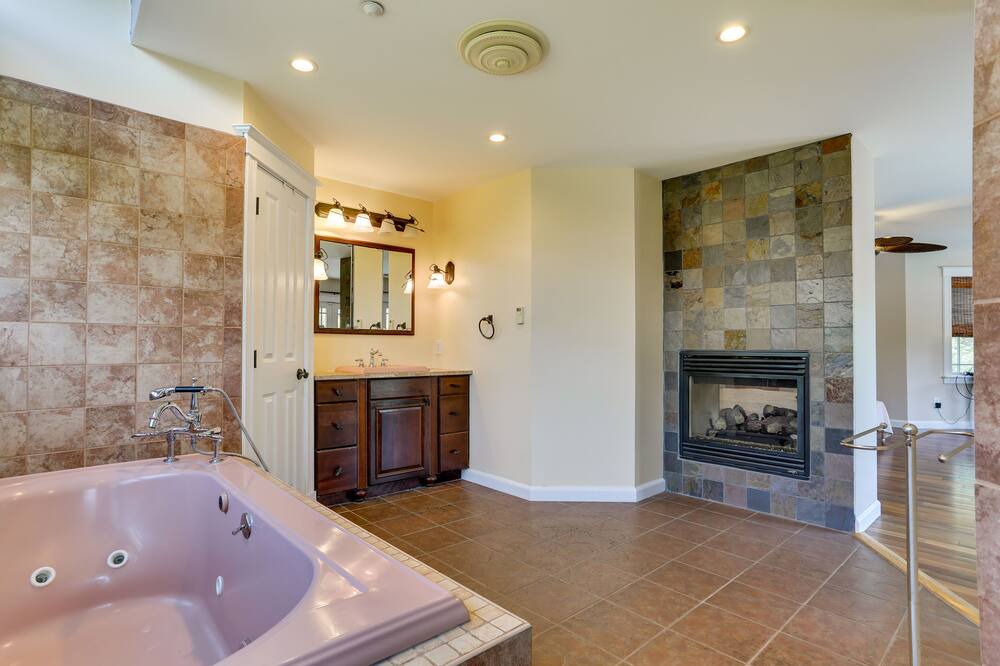 Photo of Bathroom in Gardiner