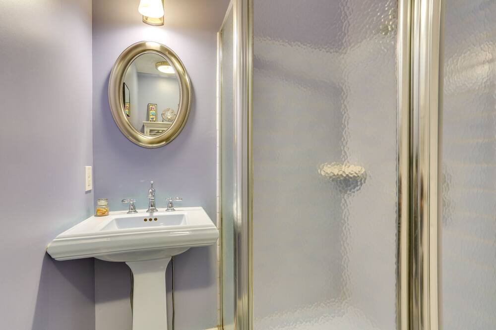 Photo of Bathroom in Gardiner