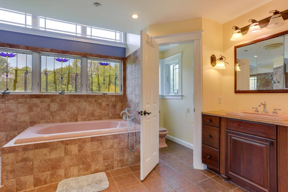 Photo of Bathroom in Gardiner