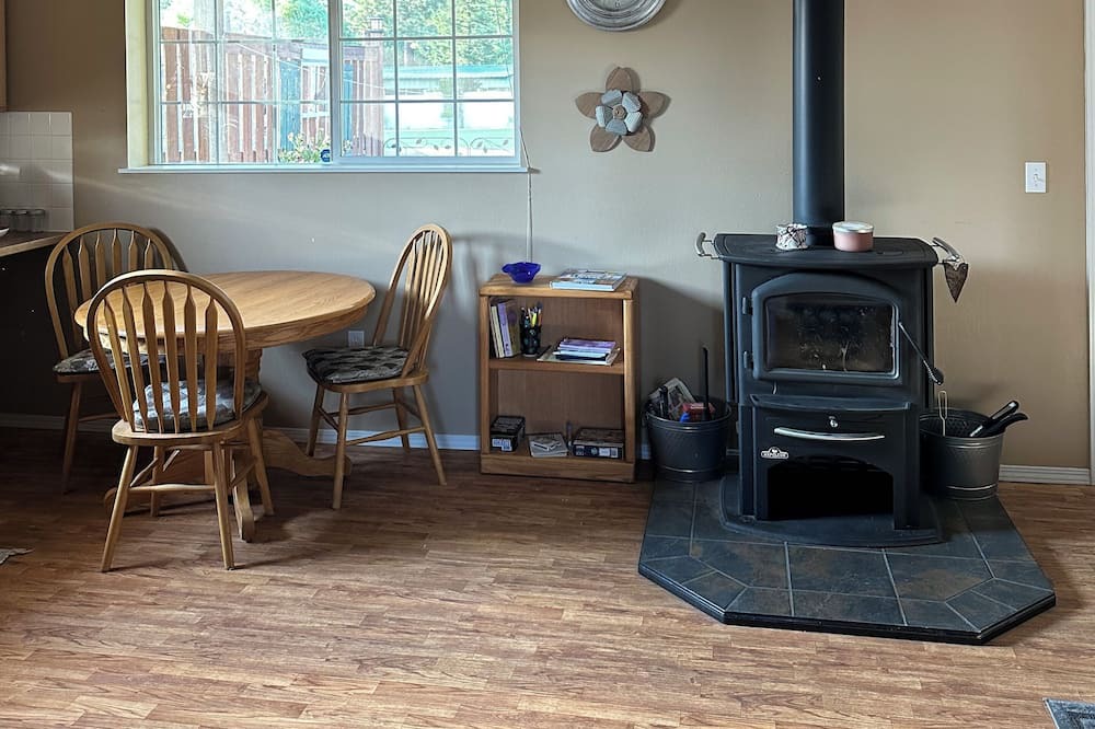 Photo of Others in Colbert