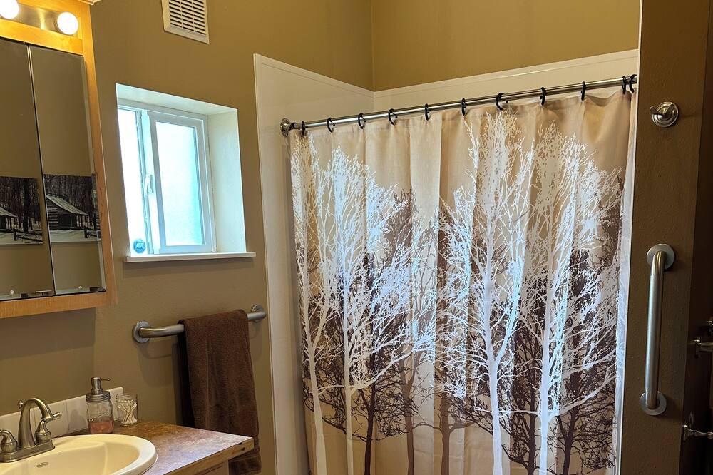 Photo of Others in Colbert