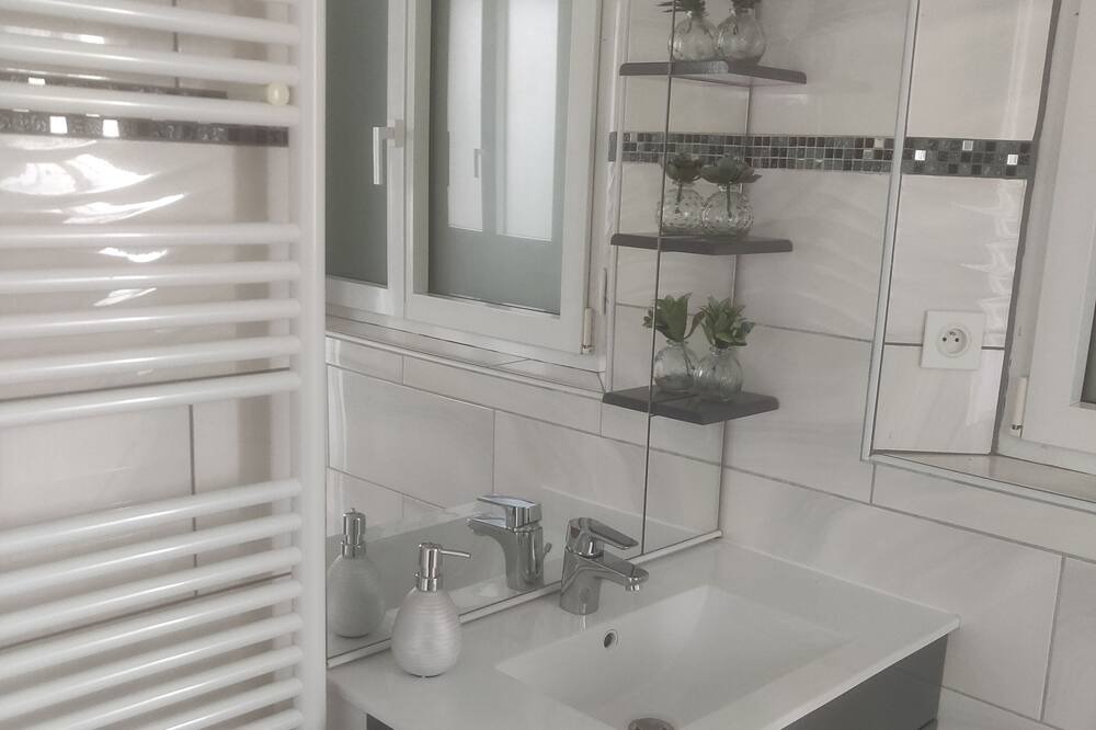 Photo of Bathroom in Montivilliers