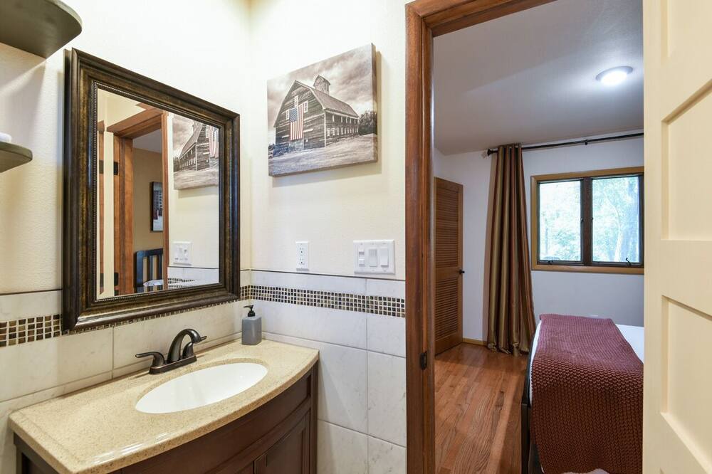 Photo of Bathroom in Mountain Grove