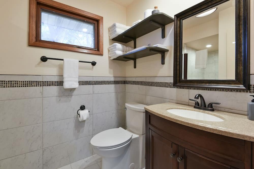 Photo of Bathroom in Mountain Grove