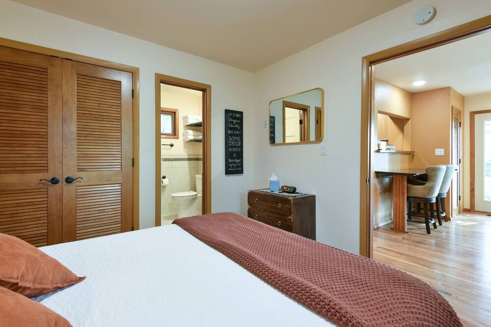 Photo of Bedroom in Mountain Grove