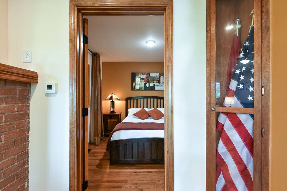 Photo of Bedroom in Mountain Grove