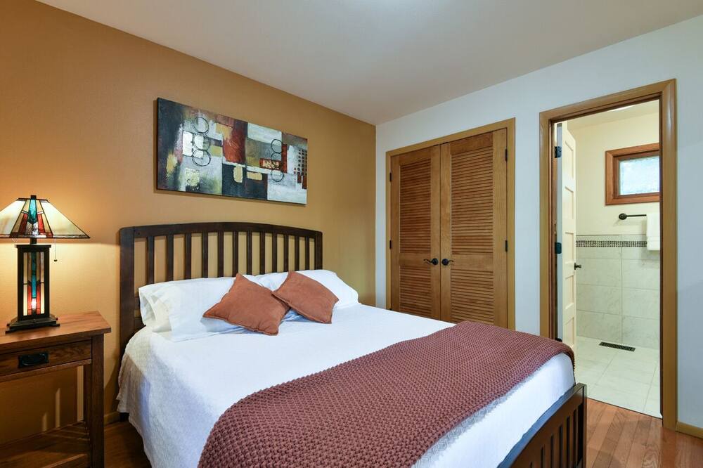 Photo of Bedroom in Mountain Grove