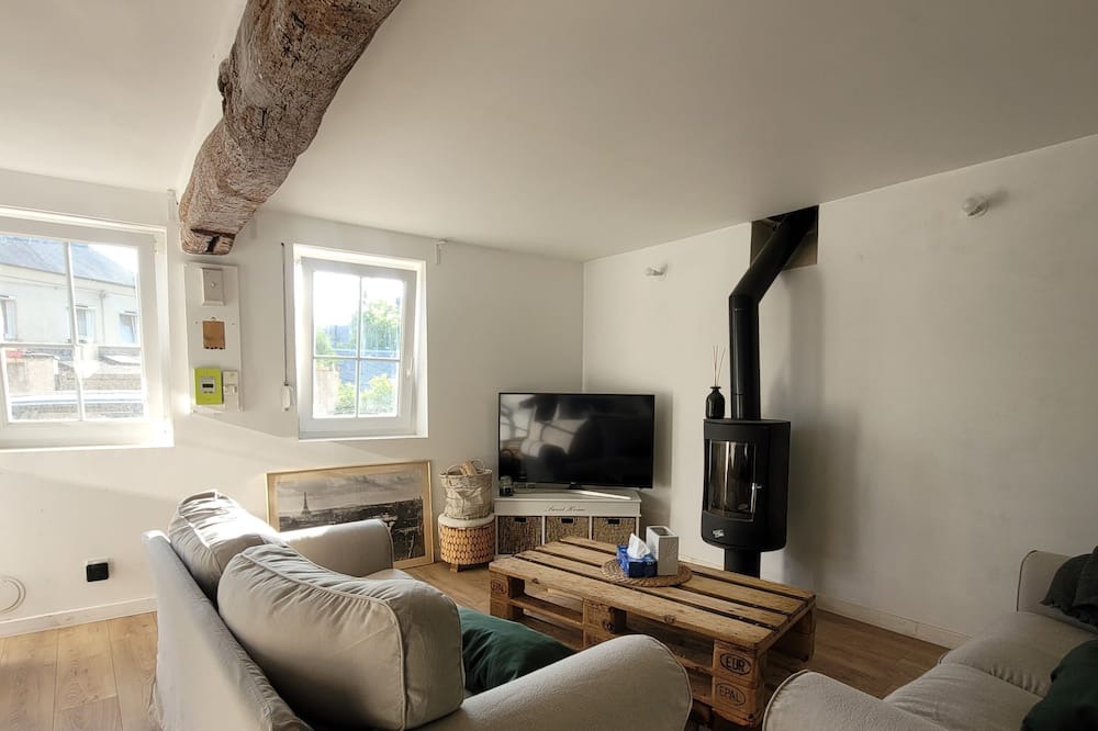 Photo of Livingroom in Saint-Leger-du-Bourg-Denis