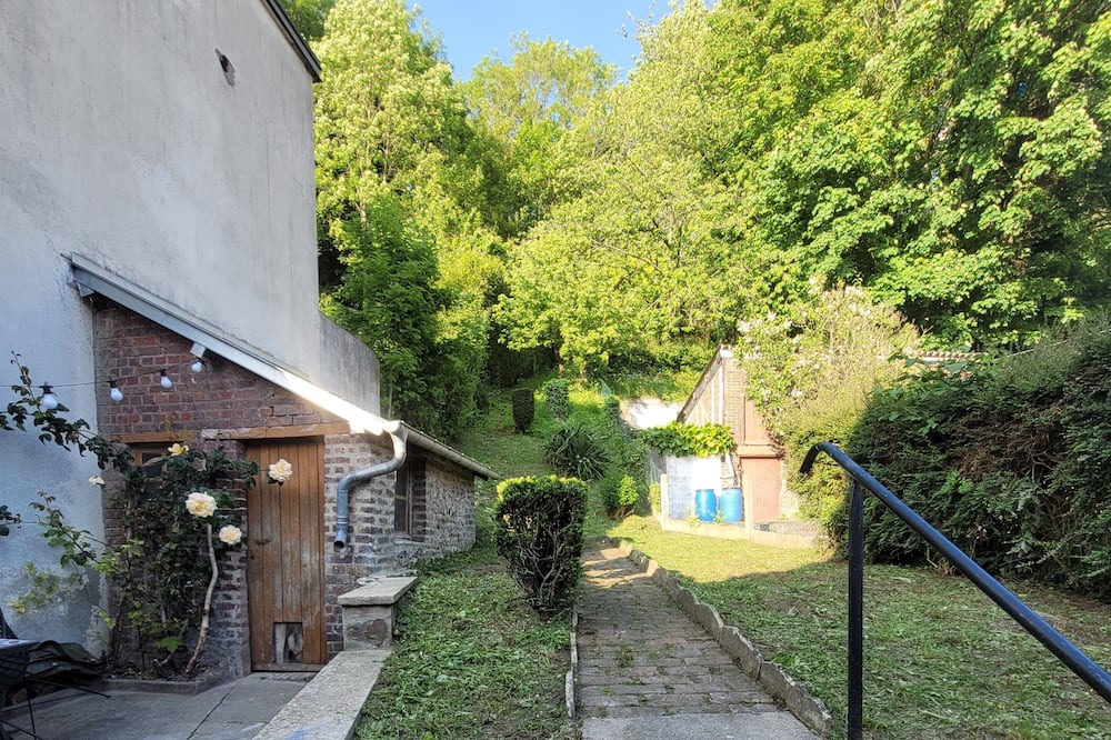 Photo of Outdoor in Saint-Leger-du-Bourg-Denis