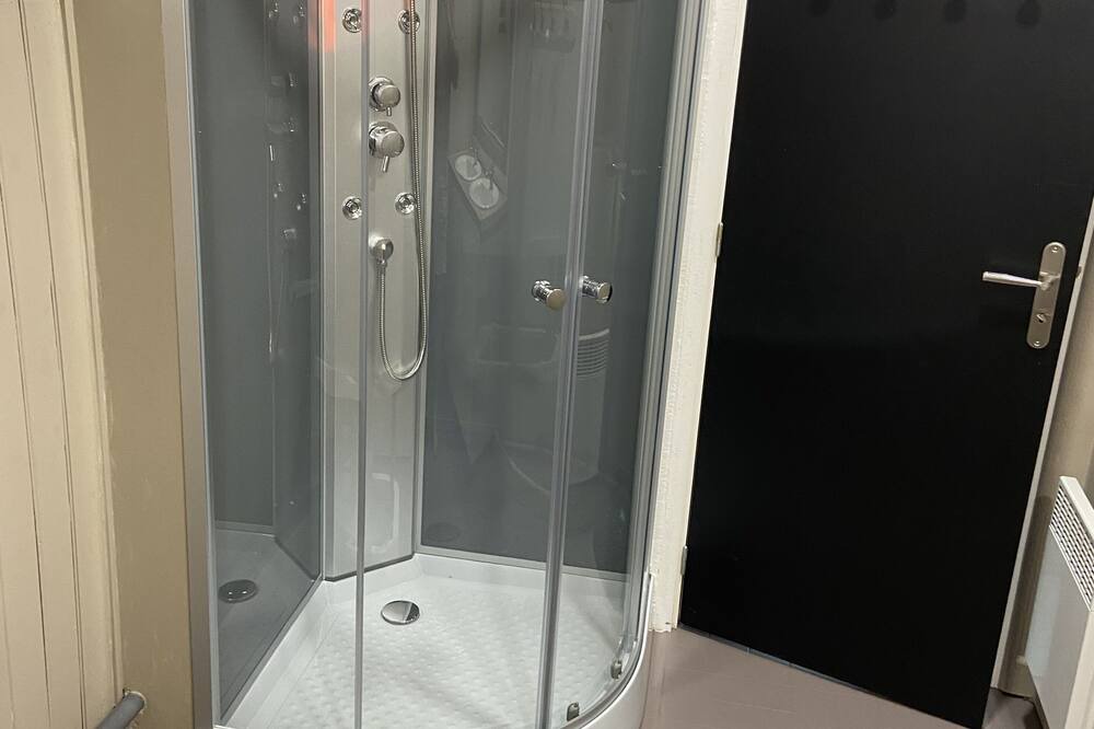 Photo of Bathroom in Wanchy-Capval