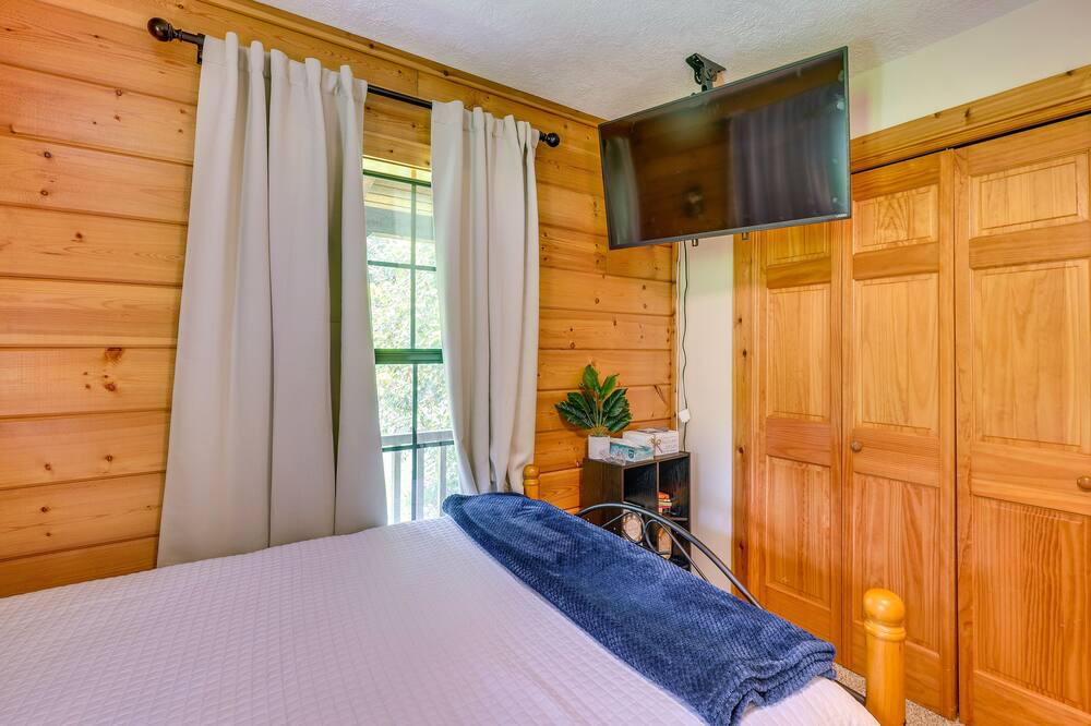 Photo of Bedroom in Lake Houston