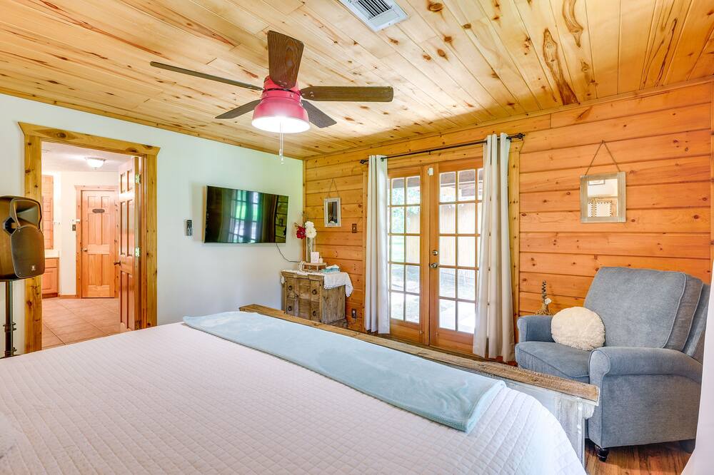 Photo of Bedroom in Lake Houston