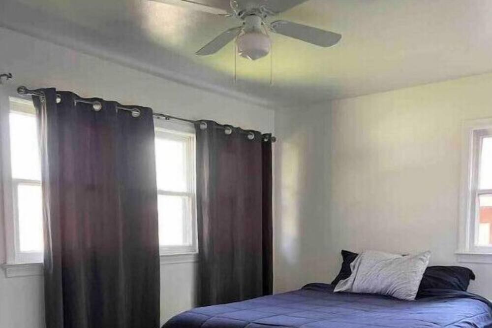 Photo of Bedroom in Flint