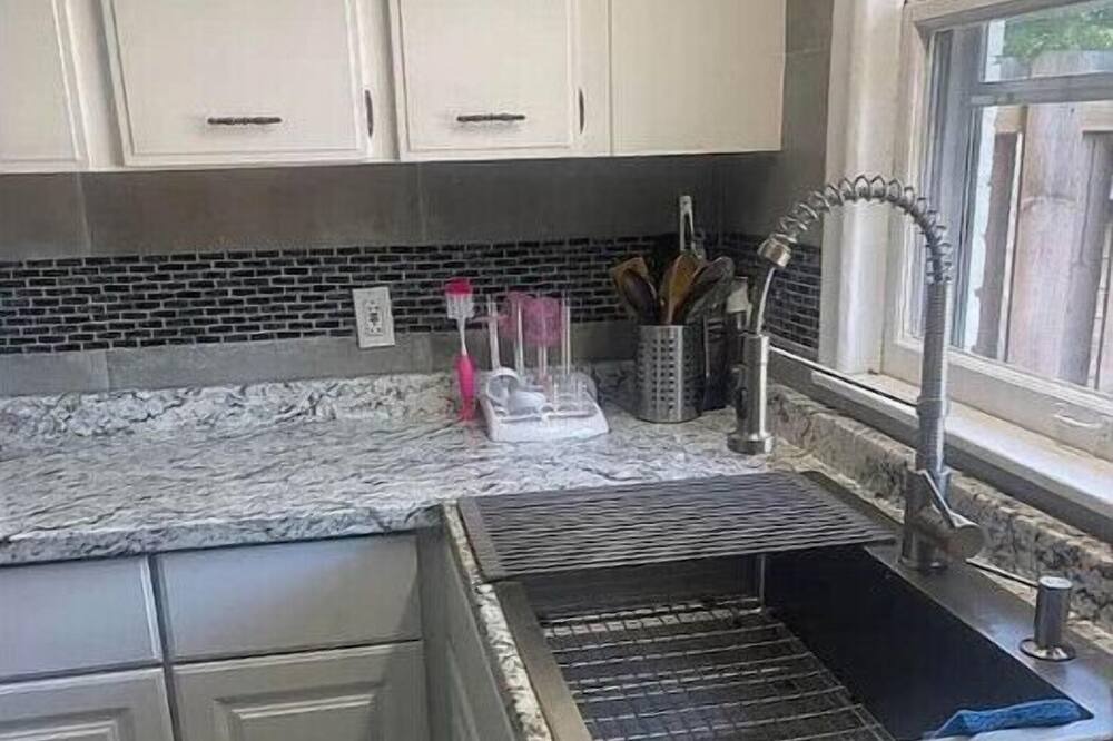 Photo of Kitchen in Flint