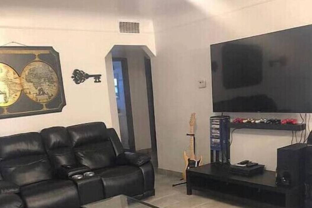 Photo of Livingroom in Flint
