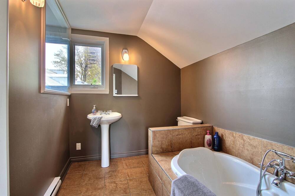 Photo of Bathroom in Montcalm