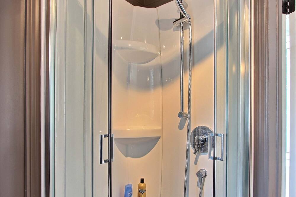 Photo of Bathroom in Montcalm