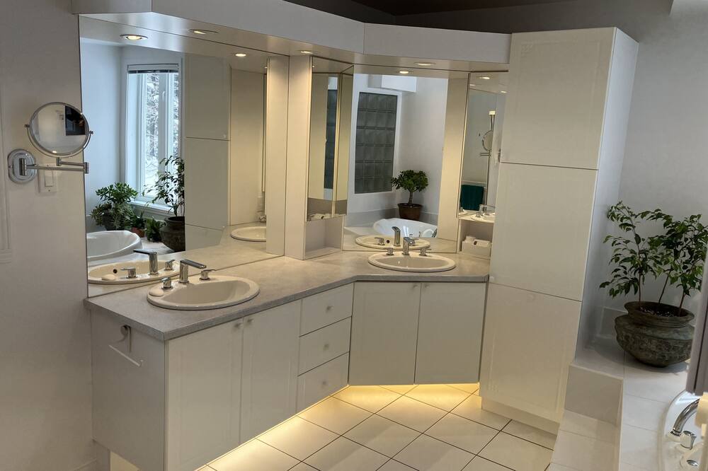 Photo of Bathroom in Saint-Alphonse-Rodriguez